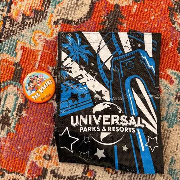 Universal Parks Mini Tote & Disneyland 1st Visit Pin - Picture 2 of 3